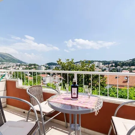 Apartmán Melisa With Balcony & Free Parking *