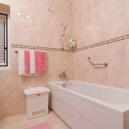 Melisa With Balcony & Free Parking דירה דוברובניק