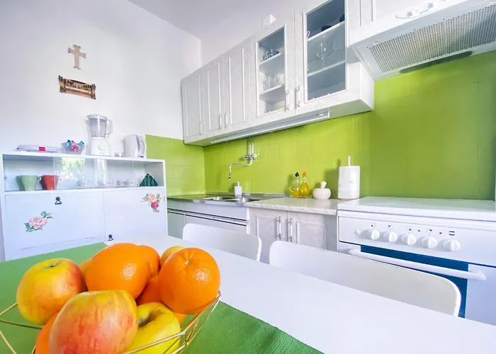 Melisa With Balcony & Free Parking Apartamento *