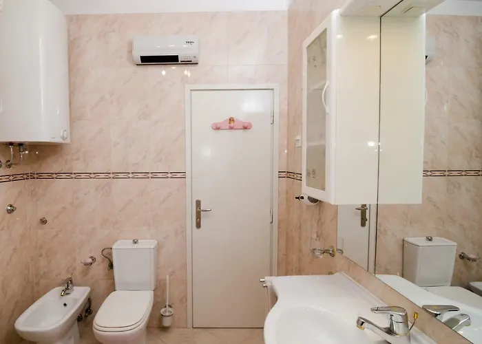 Melisa With Balcony & Free Parking