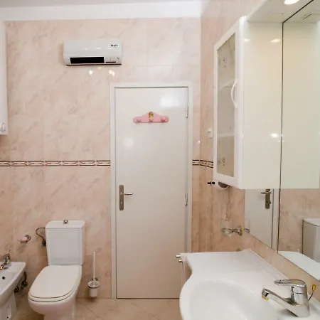 Melisa With Balcony & Free Parking