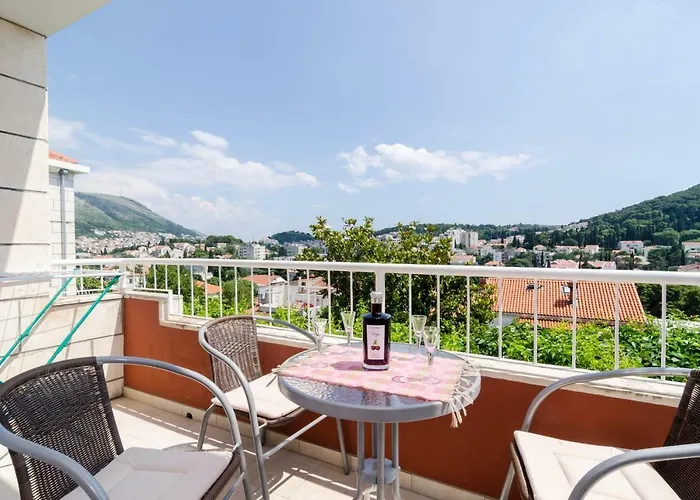Apartment Melisa With Balcony & Free Parking *