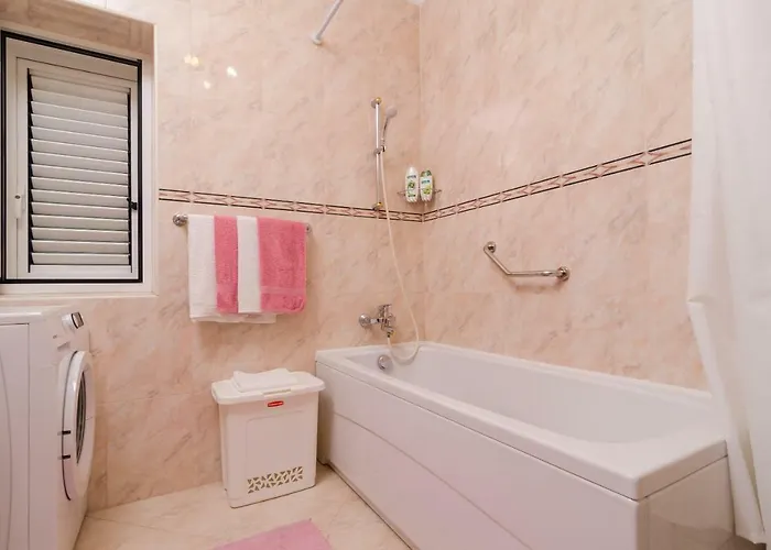 Melisa With Balcony & Free Parking Apartment Dubrovnik