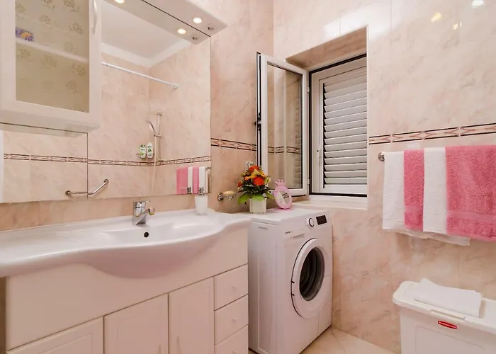 Apartment Melisa With Balcony & Free Parking *